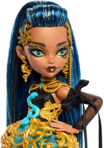 Miniatura 5 de Muñeca de cumpleaños aterradora y dulce de Monster High, Cleo de Nile con vestido de fiesta dorado y accesorios temáticos como invitación, globo