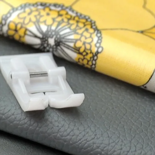 Miniatura 4 de SINGER Prensatelas antiadherentes Ideal para coser cuero, vinilo, plástico, hule y telas laminadas Deslizamiento suave con revestimiento