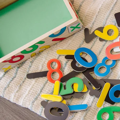 Miniatura 9 de Melissa & Doug 37 imanes de números de madera en una caja
