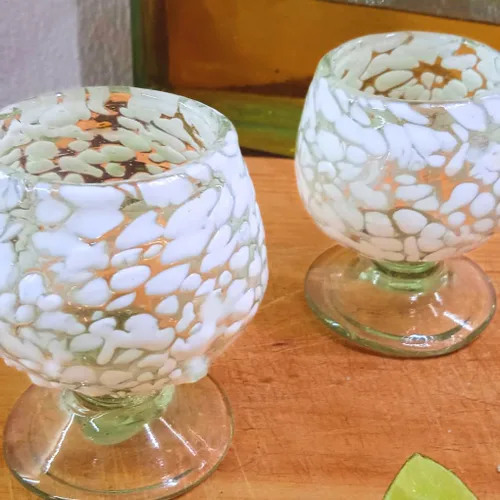 Miniatura 4 de Auténticos vasos de chupito soplados a mano de tequila mexicano - Juego de 4-2 onzas - Mini snifters de vidrio - Base pesada - Coñac (Confeti blanco)