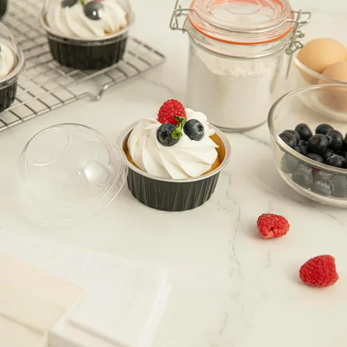 Miniatura 12 de Restaurantware Ramequines desechables de 4.2 onzas con tapas, 100 vasos desechables redondos de crema brulee, tapas de cúpula aptas para horno, Negro