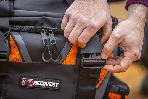Miniatura 4 de ARB Kit de recuperación RK9A Premium para cualquier aventura todoterreno, el equipo de recuperación 4x4 más completo incluido en una caja a todo