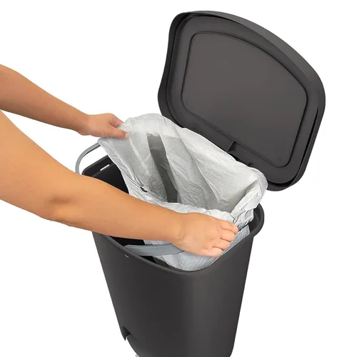 Miniatura 9 de Glad Paquete de 2 botes de basura de 13 galones, cubos de basura de plástico para cocina con protección contra olores de tapa, manos libres