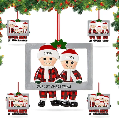 Miniatura 7 de Adorno de Navidad personalizado 2025, adorno para árbol de Navidad, marco personalizado de familia feliz hecho de cerámica, colgante con nombre