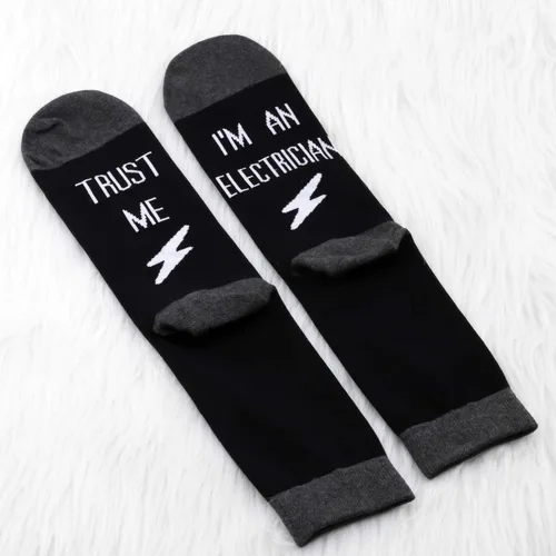 Miniatura 4 de MBMSO 2 pares de calcetines de electricista Funny Trust Me I'm An Electrician Gift Regalo de ingeniero eléctrico y liniero