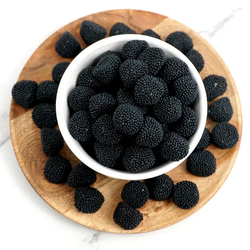 Miniatura 2 de Bayas negras con nonpareils, sabor a arándanos, gomitas de caramelo negro, The Hampton Popcorn & Candy Company, bolsa de 1 libra