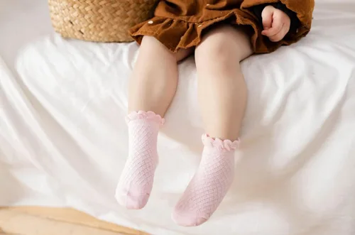 Miniatura 37 de Looching Paquete de 5 calcetines delgados de malla para bebés, niñas y niños, de algodón, color blanco, calcetines de tobillo invisibles 1-8T