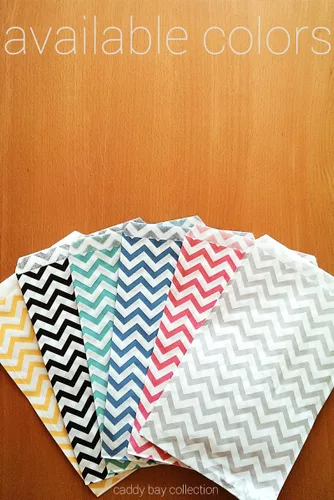Miniatura 2 de 200 bolsas de regalo de papel cheurón negro para compras, ventas de compras, 6 x 9 pulgadas, diseño en zig zag blanco y negro Caddy Bay Collection
