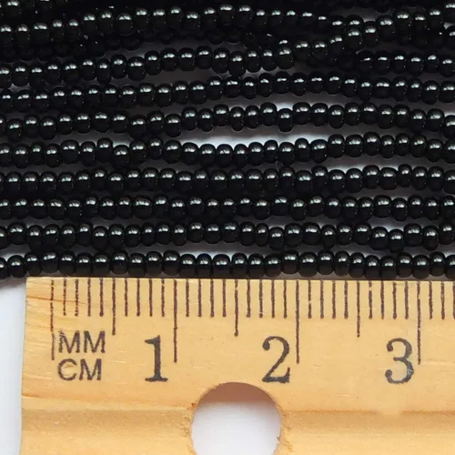 Miniatura 3 de Cuentas de semillas 10/0 Checa Opaco Negro (paquete de una madeja)