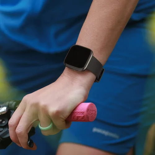 Miniatura 7 de Paquete de 6 correas para reloj inteligente Fitbit Versa 2, pulseras deportivas clásicas suaves de repuesto para mujeres y hombres