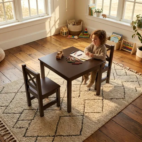 PETIT BATEAU Juego de mesa y 2 sillas para niños, hechas de madera maciza, con diseño irlandés moderno para niños de 2 a 8 años, Nogal Oscuro