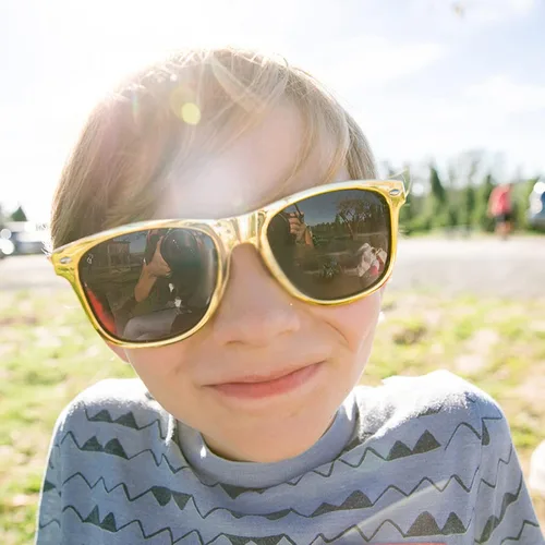 Miniatura 16 de Suministros para regalos de fiesta de colores neón Paquete de 8 gafas de sol unisex