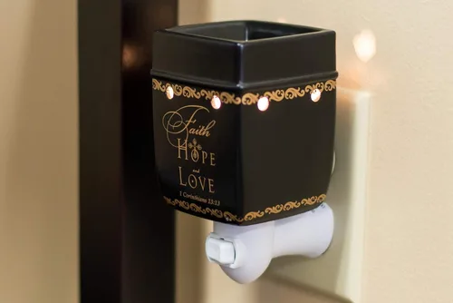 Miniatura 2 de Elanze Designs - Vela eléctrica de cerámica eléctrica con calentador de aceite con texto en inglés “Faith Hope Love 1 Corinthians 13:13