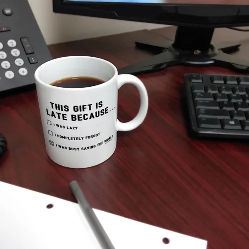 Miniatura 6 de Happy Late Birthday Gifts This Gift is Late Because I Was Saving World Divertido regalo tardío de 11 oz taza de café de cerámica con asa