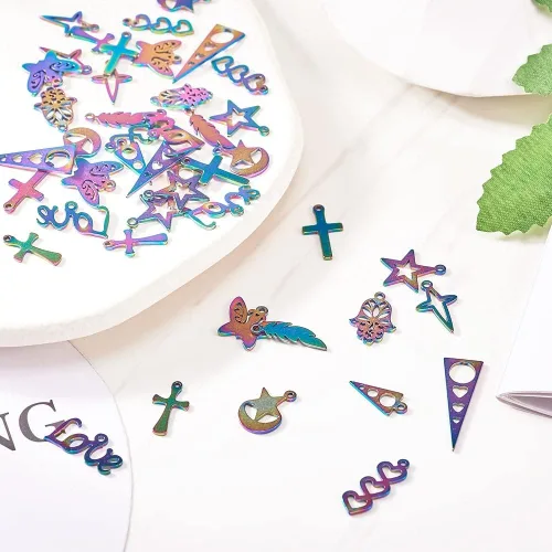 Miniatura 136 de FASHEWELRY 16 dijes de plumas de arco iris de acero inoxidable con alas de filigrana, adornos de metal de 4 colores para hacer joyas, pulseras