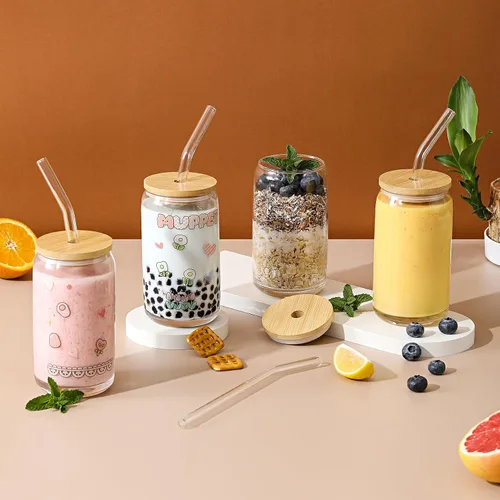 Miniatura 4 de [Juego de 12 piezas] Vasos de vidrio con tapas de bambú y popote de vidrio, vasos para beber en forma de cerveza, vasos de café helado de 16 onzas