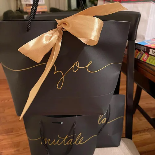 Miniatura 7 de Aosric Paquete de 12 bolsas de regalo negras con cinta de lazo, 7.48 x 3.54 x 7.9 pulgadas, elegante bolsa de regalo de cartulina pequeña con asas
