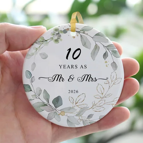 Miniatura 4 de SIBERTEL 10 Years as Mr & Mrs 2026 - Adorno colgante de Navidad, aniversario, 10º para parejas, adorno de cerámica de aniversario para decorar