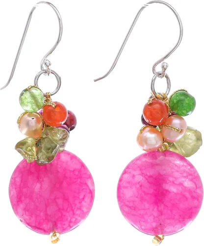 NOVICA Aretes artesanales hechos a mano con perlas cultivadas de agua dulce y granate, piedras preciosas colgantes, plata de ley 925, cristal de