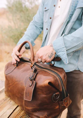 Miniatura 6 de FRYE Bolso de lona Logan Overnight para hombre, Coñac