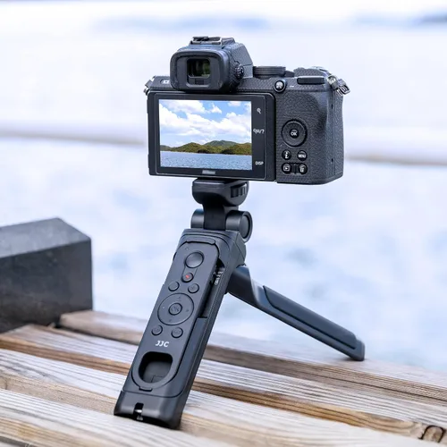 Miniatura 8 de Agarre de disparo de mano y mini trípode de mesa con función remota para Nikon Z30 Z50 Z f Zf Z fc Z7 II Z6 II COOLPIX P1000 P950 A1000 B600 For