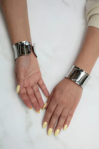 Miniatura 2 de Lavari Jewelers Brazalete de acero inoxidable de 15 pulgadas de ancho para mujer 675 pulgadas de largo con chapado iónico o acabado satinado Metal