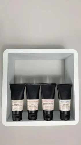 Miniatura 5 de C.O. Bigelow Crema de manos de bergamota, Iconic Collection Crema hidratante para manos con manteca de karité, aceite de aguacate y aceite de oliva