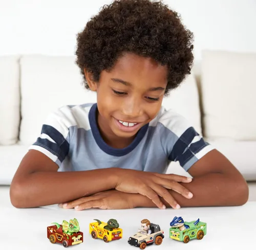 Miniatura 2 de Hot Wheels - Autos de juguete fundidos a presión, paquete de 4 vehículos RacerVerse con personajes de Jurassic World Charlie, Owen, Dilophosaurus