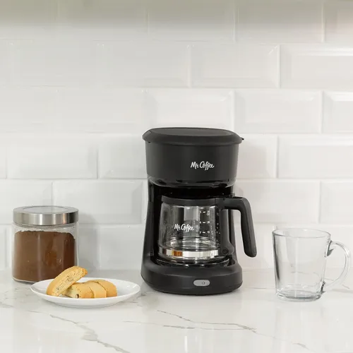 Miniatura 3 de Mr. Coffee® Mini cafetera con interruptor de infusión de 5 tazas, color negro