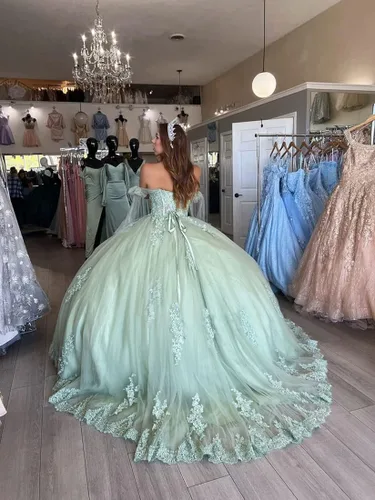 Miniatura 2 de Zhangyo Dulce 16 vestidos de quinceañera vestido de bola fuera del hombro vestidos de fiesta con tren hinchado tul vestidos de fiesta de encaje
