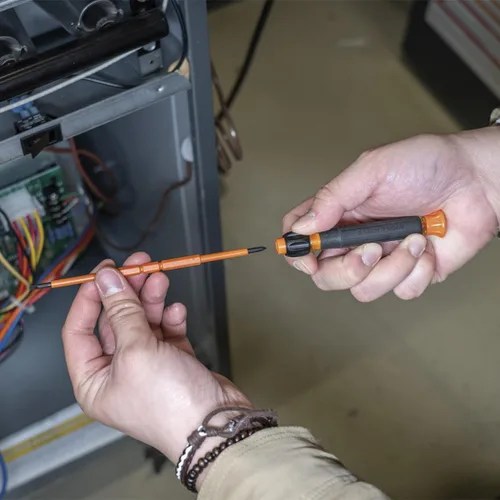 Miniatura 3 de Klein Tools 32581INS - Destornillador de precisión, destornillador aislado 2 en 1 con punta Phillips No. 0 y punta ranurada de 1/8 de pulgada