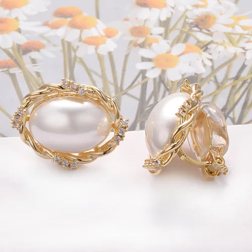 Miniatura 3 de Yoursfs Aretes de clip de perlas blancas grandes para mujer, chapados en oro de 18 quilates, hipoalergénicos, sin perforaciones, joyería brillante