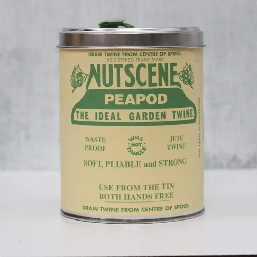 Miniatura 17 de NUTSCENE Lata Icónica (Lata de Cordel) con Su Cordel de Yute Escocés Tradicional y Agujero en la Parte Superior para Fácil Dispensación. 14
