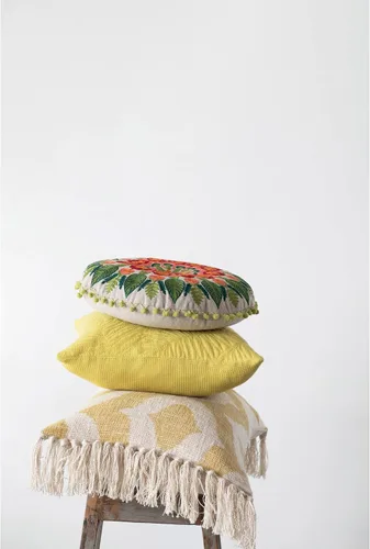 Miniatura 2 de Creative Co-Op Almohada de algodón con patrón lumbar Ikat y borlas, 16 pulgadas de largo x 24 pulgadas de ancho x 2 pulgadas de alto, amarillo