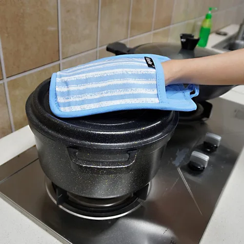 Miniatura 4 de Alselo Juego de 3 agarraderas de silicona resistentes al calor y antideslizantes, almohadillas calientes profesionales para horno con bolsillos