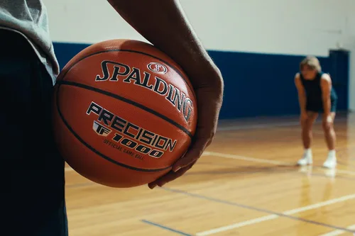 Miniatura 6 de Spalding Precision TF-1000 - Balones de baloncesto para interiores, cubierta acolchada de microfibra de agarre seco, aprobada por la escuela
