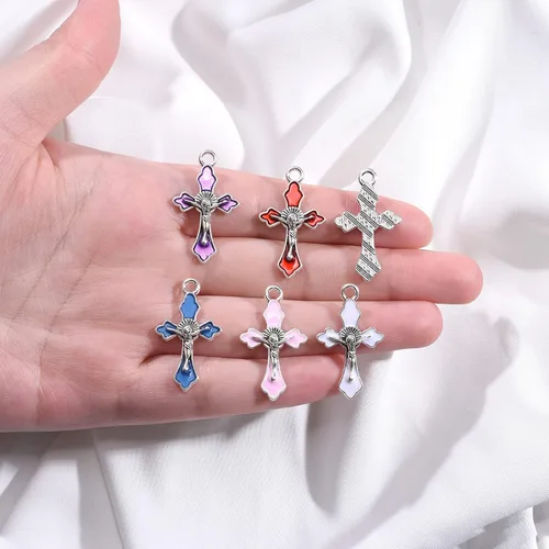 Miniatura 7 de 60 dijes de cruz de rosario esmaltados de aleación de 6 colores, dijes de cruz pequeña de Jesús, colgantes de crucifijo de Jesús, cuentas para hacer