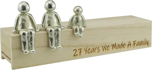 Idea del 27 aniversario – 27 años que hicimos un adorno de metal familiar – Elige tu combinación familiar (1 niño)