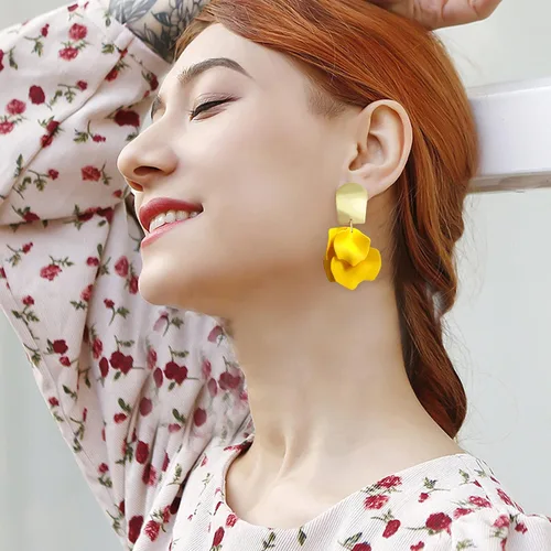 Miniatura 7 de Aretes colgantes de pétalos de rosa, aretes bohemios de flores acrílicas, aretes grandes de resina floral para mujeres, mujeres, novia, ideales