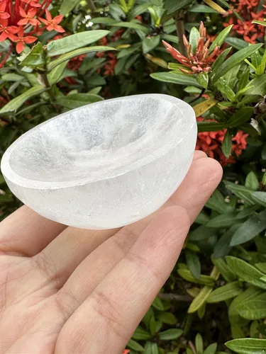Miniatura 3 de GAF TREASURES Cuenco de selenita circular de 2.5 pulgadas, cristal de selenita tallado con piedras preciosas, cuenco de meditación, cuenco de reiki
