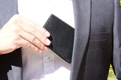 Miniatura 4 de KALMOR Cartera de cuero plegable con bloqueo RFID para hombre con ventana de identificación