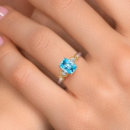 Miniatura 41 de Gem Stone King Anillo de compromiso de 3 piedras preciosas de plata 925 y oro amarillo de 10 quilates de 0.315 x 0.236 in de talla cojín y diamante