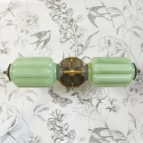 Lámpara Vintage de Vidrio Lechoso para Tocador de Baño - Aplique de Pared de 2 Luces con Base de Acabado de Latón y Pantalla de Vidrio Verde -