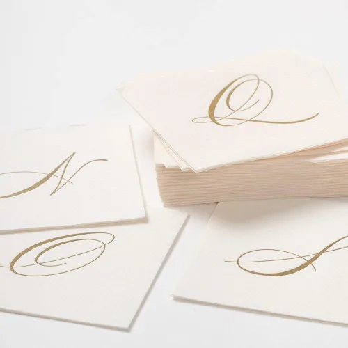 Miniatura 2 de Caspari Servilletas de cóctel de papel tipo lino con perlas blancas y dorado en caja con letra E - Tres paquetes de 30