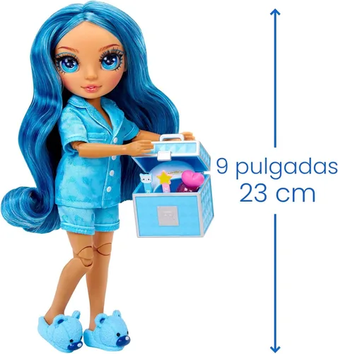 Miniatura 3 de Rainbow High Jr High PJ Party - Skyler, Muñeca de moda posable azul de 9" con enterizo suave, pantuflas, accesorios de juego divertidos, gran