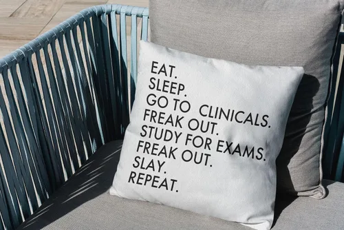 Miniatura 3 de Oflich Funda de almohada para estudiantes de enfermería, regalos para la escuela de enfermería, fundas de almohada de 18 x 18 pulgadas, funda