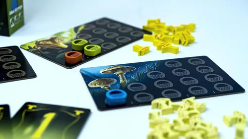 Miniatura 4 de Juego de mesa Wonder Woods de blue orange Games, juego de mesa de estrategia con temática de hongos familiares o adultos para 2 a 5 jugadores.