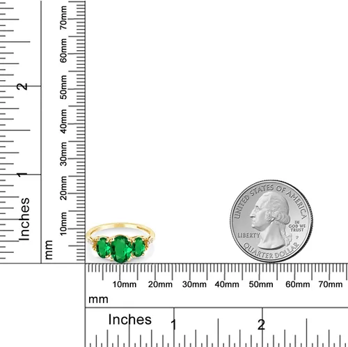 Miniatura 4 de Gem Stone King Anillo de compromiso de oro amarillo de 10 quilates con esmeralda y diamante de imitación de 3 piedras 1.59 Cttw Anillo de promesa