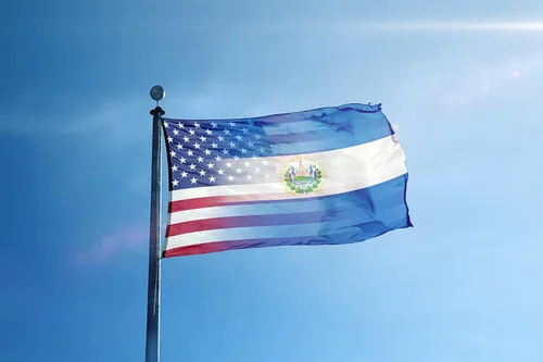 Miniatura 2 de Bandera híbrida salvadoreña estadounidense de 3 x 5 pies: pancarta 100% poliéster, ojales de latón y cabecera de lona fuerte, para uso en exteriores