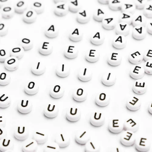 Miniatura 3 de 500 cuentas acrílicas de letras de 0.236 x 0.157 pulgadas, cuentas del alfabeto para hacer joyas, letras A E I O U, cuentas para hacer pulseras